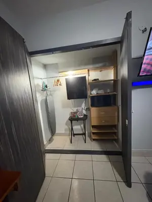 Una televisión o centro de entretenimiento en Victoria Habitación Privada