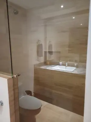 Un baño de Excellent apartment 100 meters from the beach!
