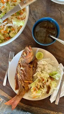 Comida en o cerca de esta villa