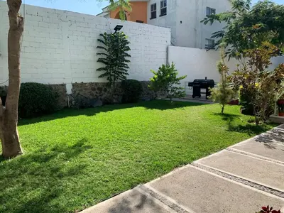 Jardín al aire libre en Las Fuentes Casa jardín alberca con caldera opcional