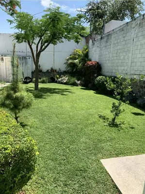 Jardín al aire libre en Las Fuentes Casa jardín alberca con caldera opcional