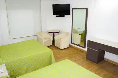 Una televisión o centro de entretenimiento en Hotel Castillo