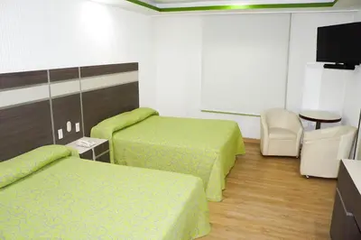Una televisión o centro de entretenimiento en Hotel Castillo
