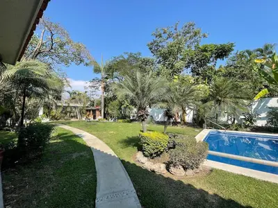 Piscina en o cerca de Casa Colibri, residencia de descanso