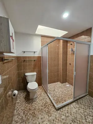 Un baño de Sensity Home Habitación 5C cómoda y amplia con baño compartido