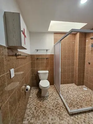 Un baño de Sensity Home Habitación 5 A Cómoda y calida con baño compartido