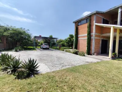 Jardín al aire libre en Casa de campo con alberca