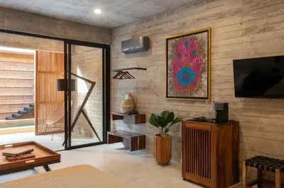 Una televisión o centro de entretenimiento en Jiloo Beautiful Oasis in Punta Zicatela 5