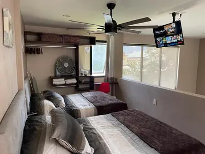 Una televisión o centro de entretenimiento en Loft Sole Mio