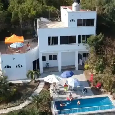Casa rústica en zona dorada Cerca zona hoteles restaurantes y tiendas Casa privada con Muchas habitaciones