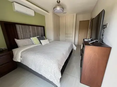 Cama o camas de una habitación en Modern Oceanfront Retreat 2BD 2BDR Wifi Pool