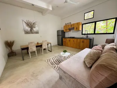Una cocina o zona de cocina en Sunset Suites