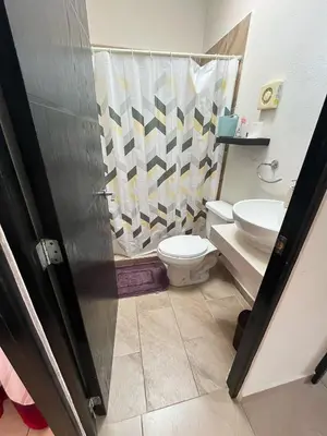 Un baño de Family home with pool near the beaches