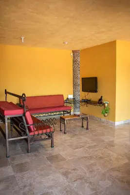 Una televisión o centro de entretenimiento en Escápate a una quinta con alberca, asador y diversión en familia