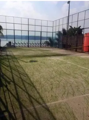 Instalaciones para jugar a tenis o squash en Casa Mandarina o alrededores