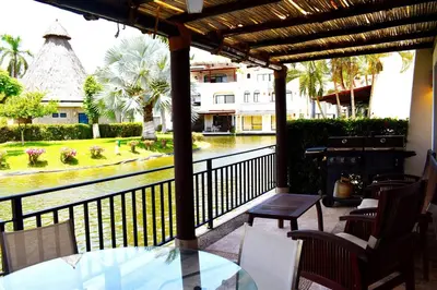 Un balcón o terraza de Vidanta Villas Golf - Jacuzzi, Alberca, Lago