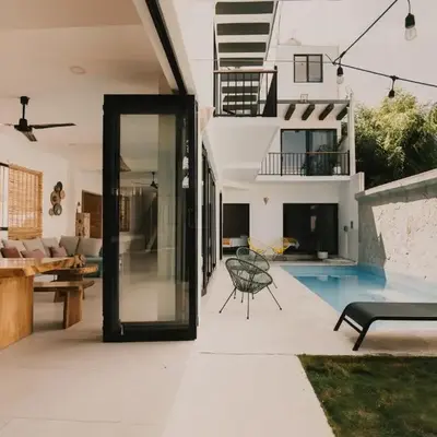House with private pool