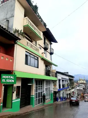 Edificio en el que se encuentra el hostal o pensión