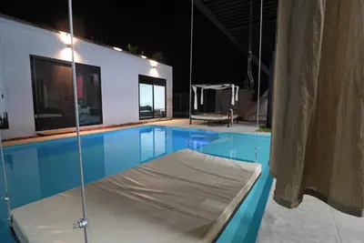 Piscina en o cerca de Uncle Roy's house