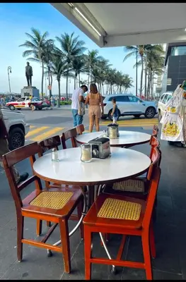 Clientes alojados en Santorini Depa