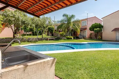 Piscina en o cerca de Hermosa casa, alberca, niños, mascota, jardín, facturamos