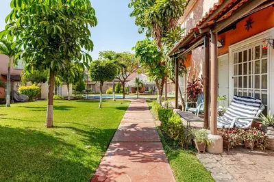 Jardín al aire libre en Hermosa casa, alberca, niños, mascota, jardín, facturamos