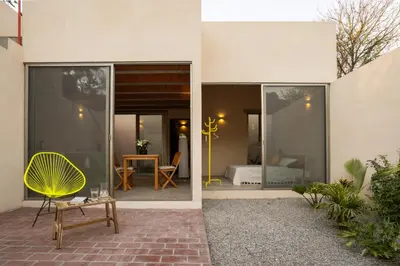 Un patio o zona al aire libre en Casa Oma 04