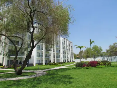 Jardín al aire libre en Departamento Paraiso Country Club-Morelos