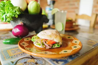 Comida en o cerca de este apartamento