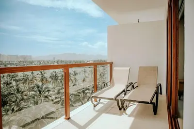 Un balcón o terraza de 3 Bedrooms with huge Terrace in La Isla Acapulco