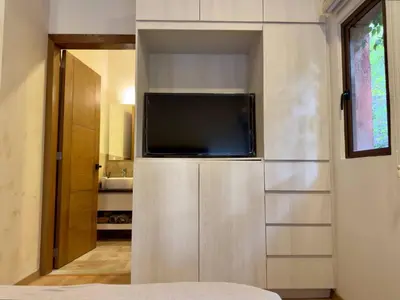 Una televisión o centro de entretenimiento en Florencia en ValQuirico