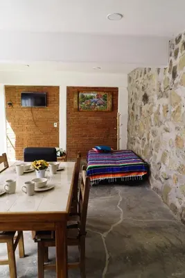 Cama o camas de una habitación en Find Your Perfect Mountain Retreat at House Earth