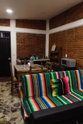 Zona de estar de Find Your Perfect Mountain Retreat at House fire