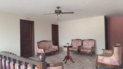 Zona de estar de Suite 105 Cordoba centro y estacionamiento