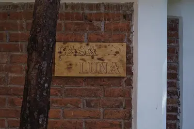 Certificado, premio, señal o documento que está expuesto en Find Your Perfect Mountain Retreat at House Moon