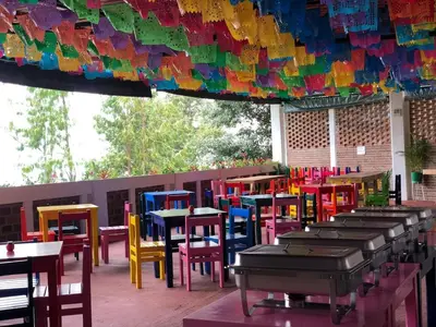 Un restaurante o sitio para comer en Find Your Perfect Mountain Retreat at House Sun