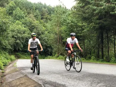 Montar en bicicleta en Find Your Perfect Mountain Retreat at House Water o alrededores