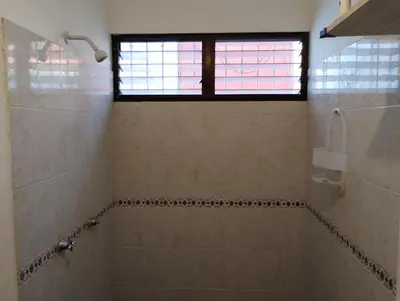 Un baño de Recámara amueblada en casa