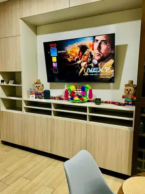 Una televisión o centro de entretenimiento en El Rincón de Monte Alban