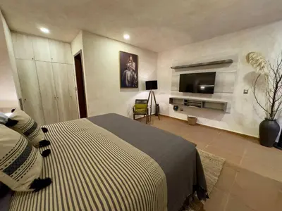 Una televisión o centro de entretenimiento en Toulouse en ValQuirico