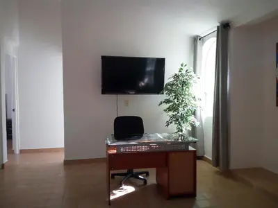 Una televisión o centro de entretenimiento en Paz en el Mar