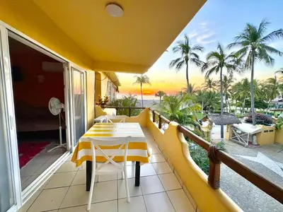 Un balcón o terraza de BEACH HOTEL INES en Zicatela