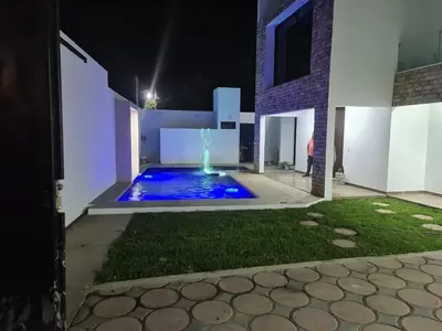 Piscina en o cerca de 7 Gotas