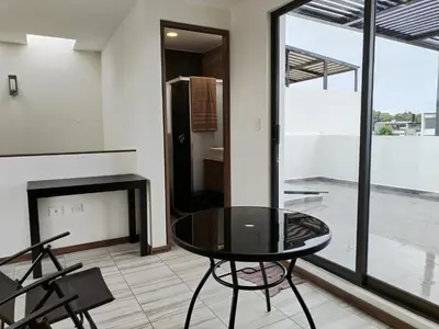Plano de CASA MODERNA y SEMINUEVA EN RESIDENCIAL PRIVADO y TRANQUILO