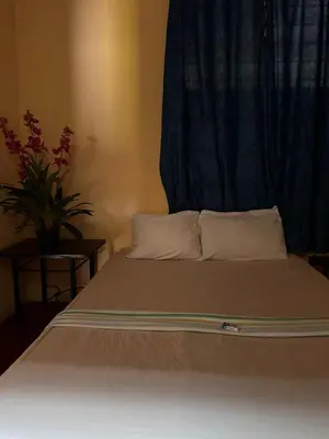 Cama o camas de una habitación en Shalom Backpacker Hostel