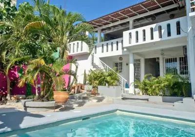 Piscina en o cerca de Casa Cactus - Boho Studios con vista al mar en Puerto
