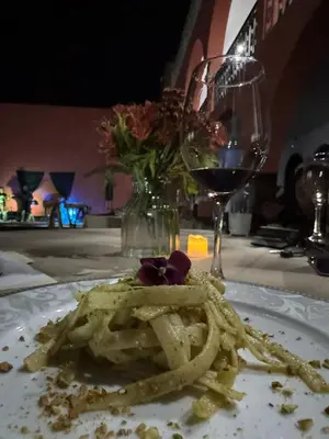 Comida en o cerca de este hotel