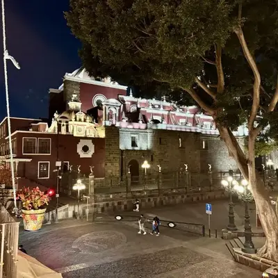 Vista Única a la Catedral desde tu Balcón Privado