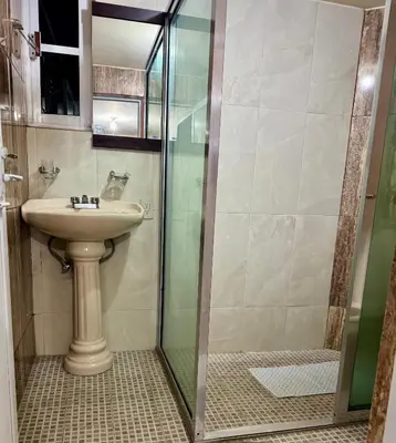 Un baño de Casa amarilla Los volcanes