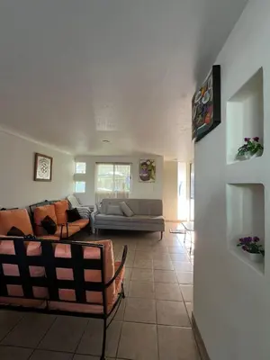 Zona de estar de Private House in Secure Complex with Pool & Lush Garden